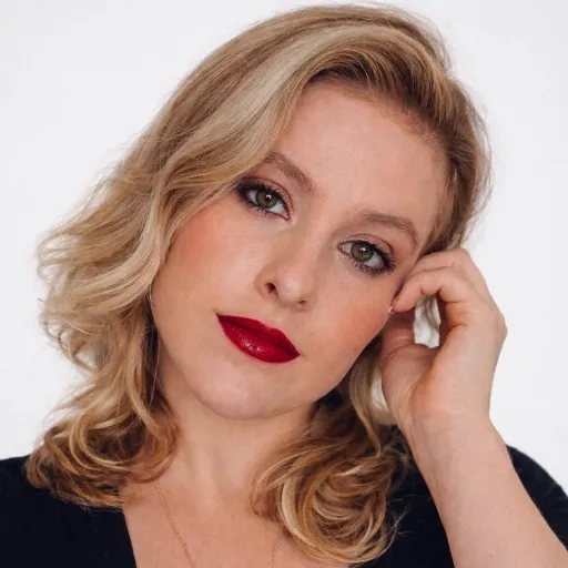 Alicia Van Emmenes